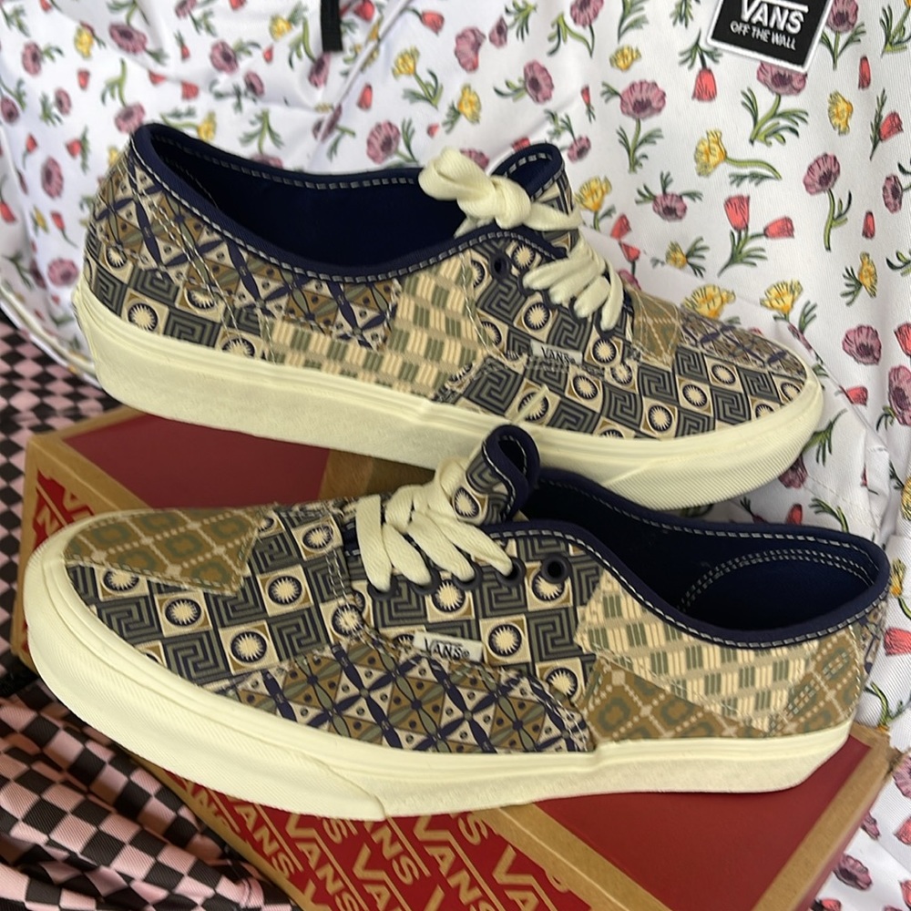 Vans Men’s Authentic Patchwork 
Geo Trek Navy
VN0A7Q4ONVY
Sneakers - Picture 11 of 16